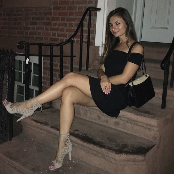 Meet your Posher, Yelena - Picture 1 of 1